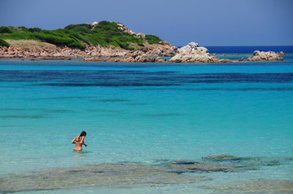 Sardinia Beach Apartments อาเญ็นตู ภายนอก รูปภาพ