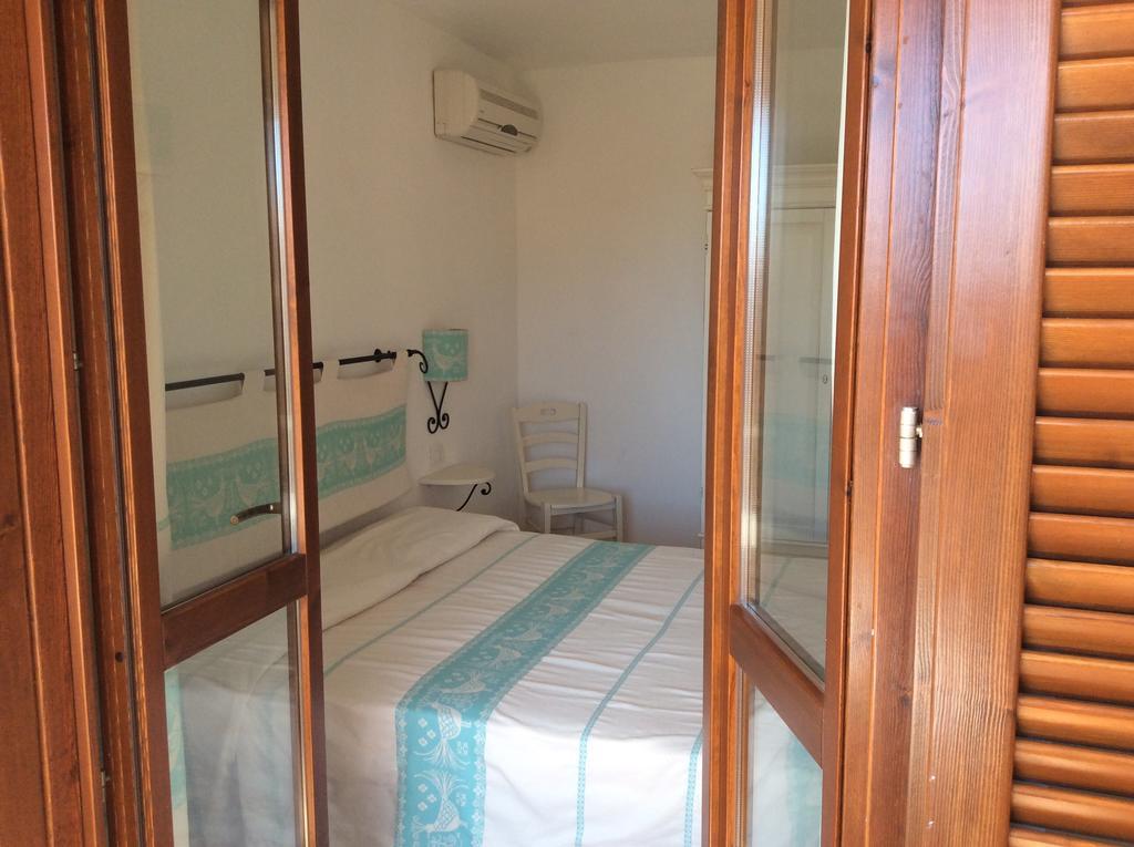 Sardinia Beach Apartments อาเญ็นตู ภายนอก รูปภาพ