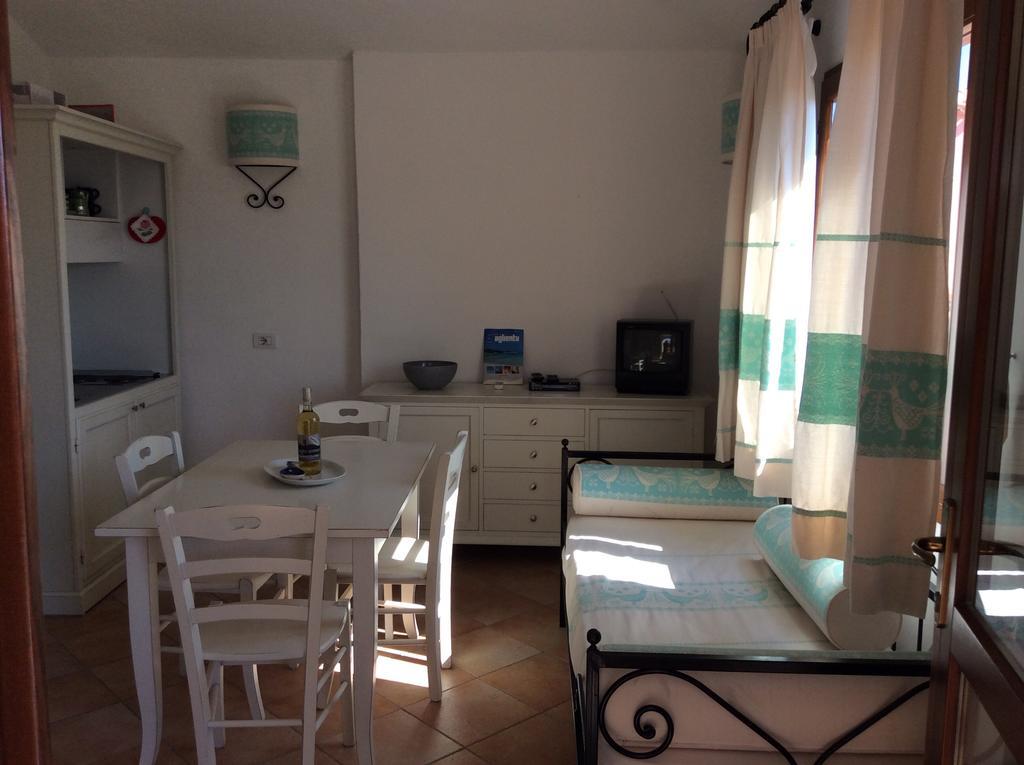 Sardinia Beach Apartments อาเญ็นตู ภายนอก รูปภาพ