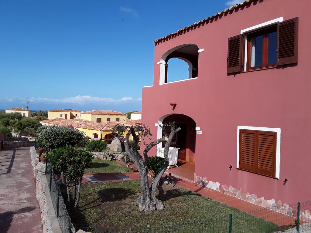 Sardinia Beach Apartments อาเญ็นตู ภายนอก รูปภาพ