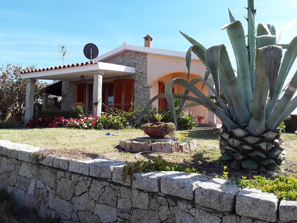 Sardinia Beach Apartments อาเญ็นตู ภายนอก รูปภาพ