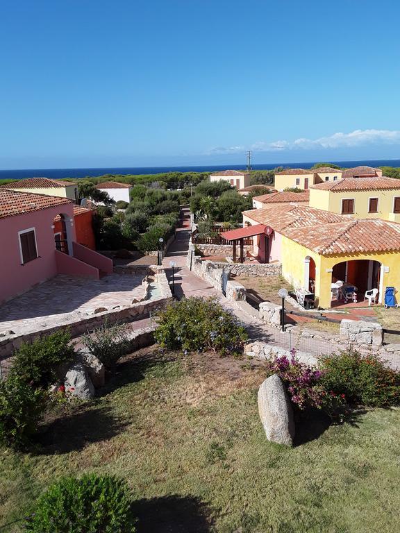 Sardinia Beach Apartments อาเญ็นตู ภายนอก รูปภาพ